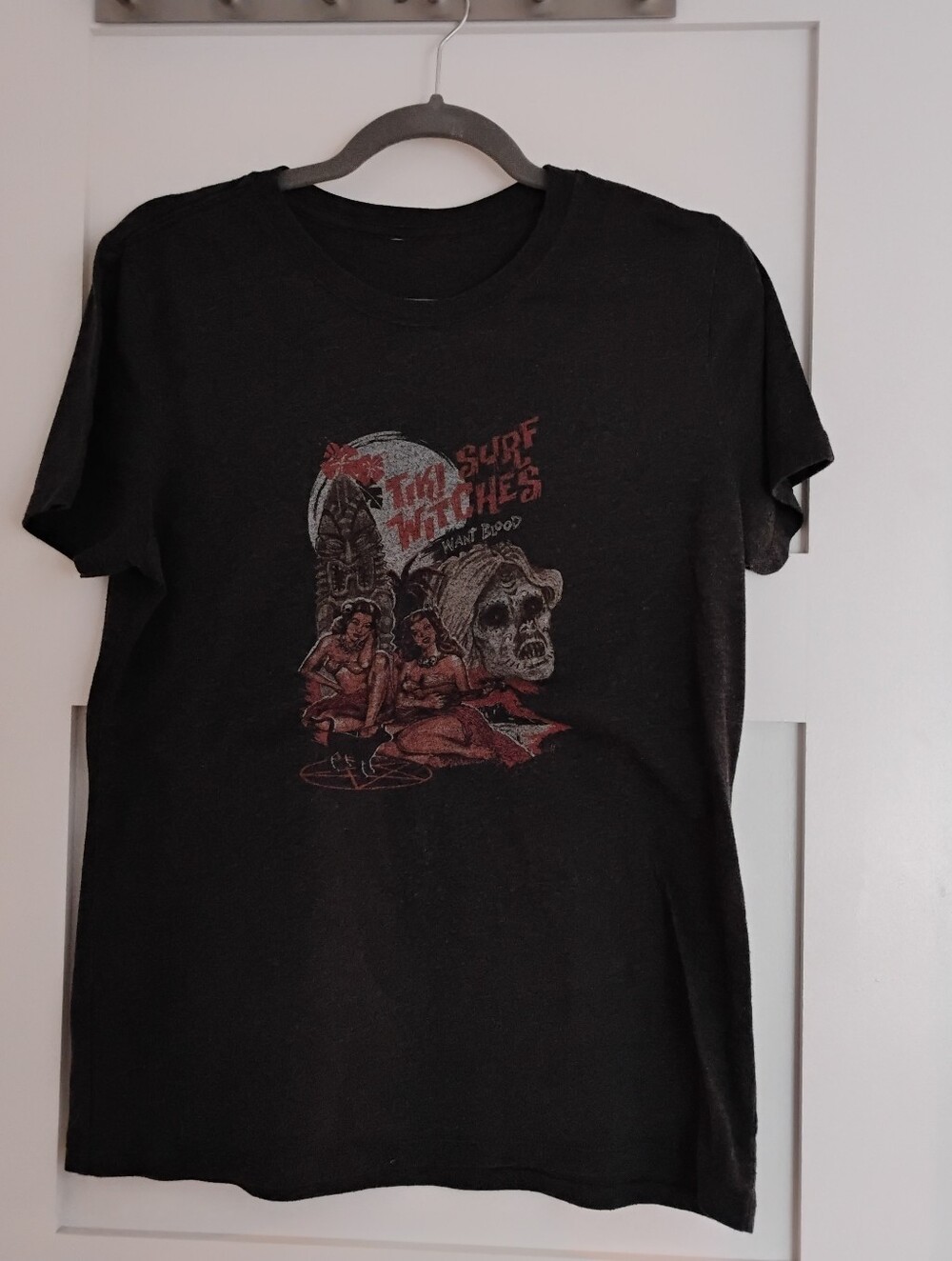 Steven Rhodes Tiki Surf Witches Want Blood Dark Gray T-shirt Size XL (Fits M/L)